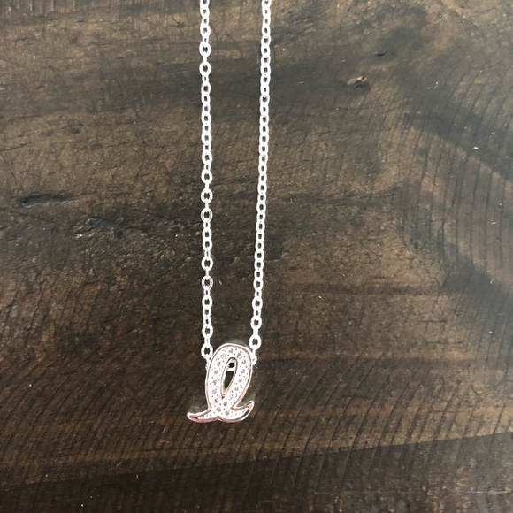 “L” initial Necklace NWT - Picture 5 of 5